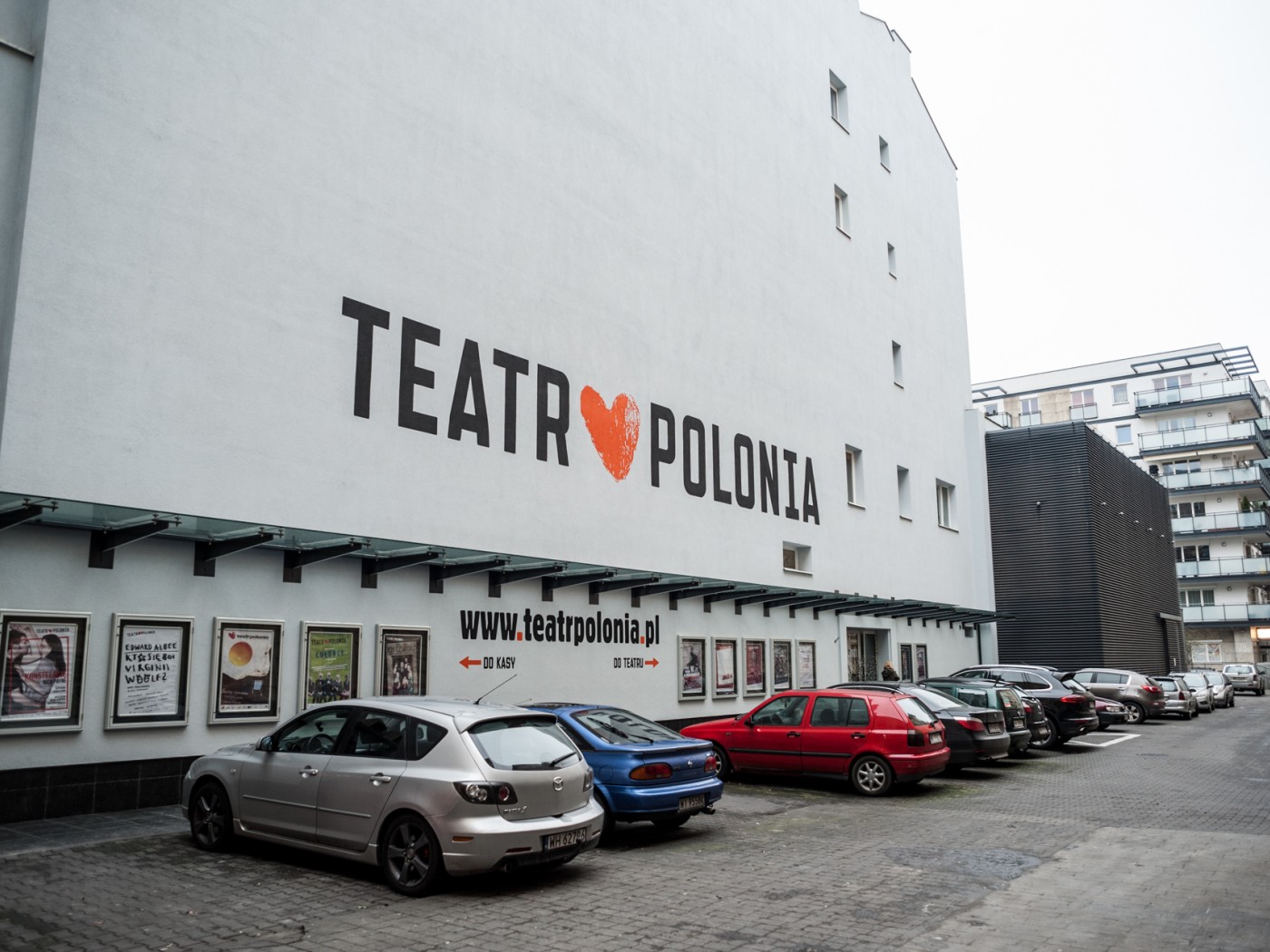 Teatr Polonia ręcznie namalowany napis